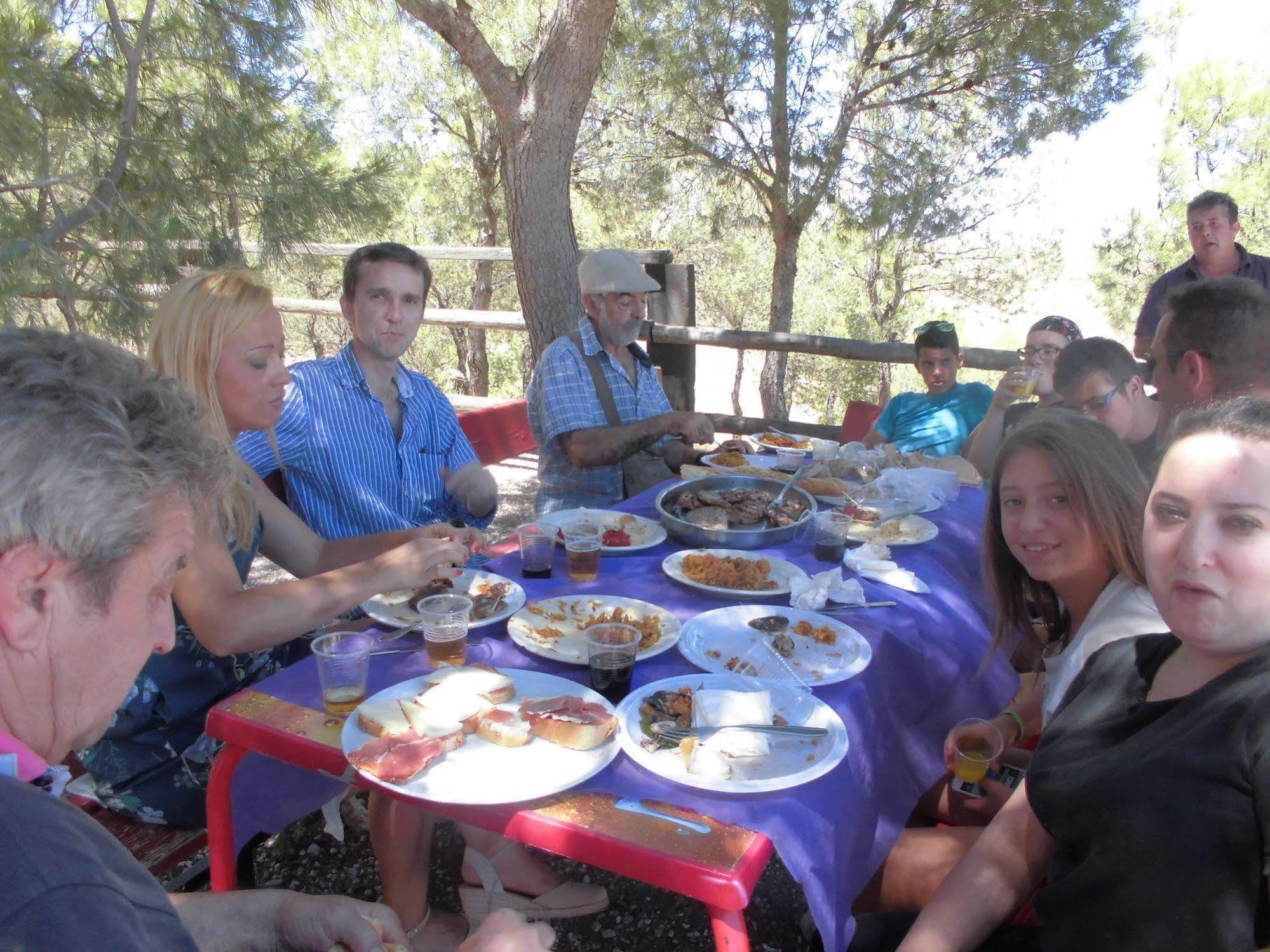 Hostal Restaurante Patio Fuentes de Ebro Buitenkant foto